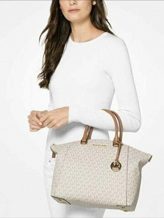 Michael Kors Handbags - MICHAEL KORS RILEY Large Bag